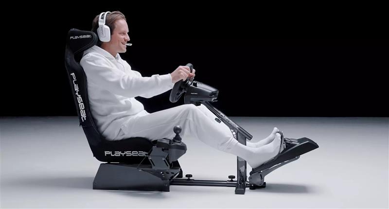 Крісло-кокпіт з кріпленням для керма та педалей Playseat Evolution PRO ActiFit (REP.00262) 