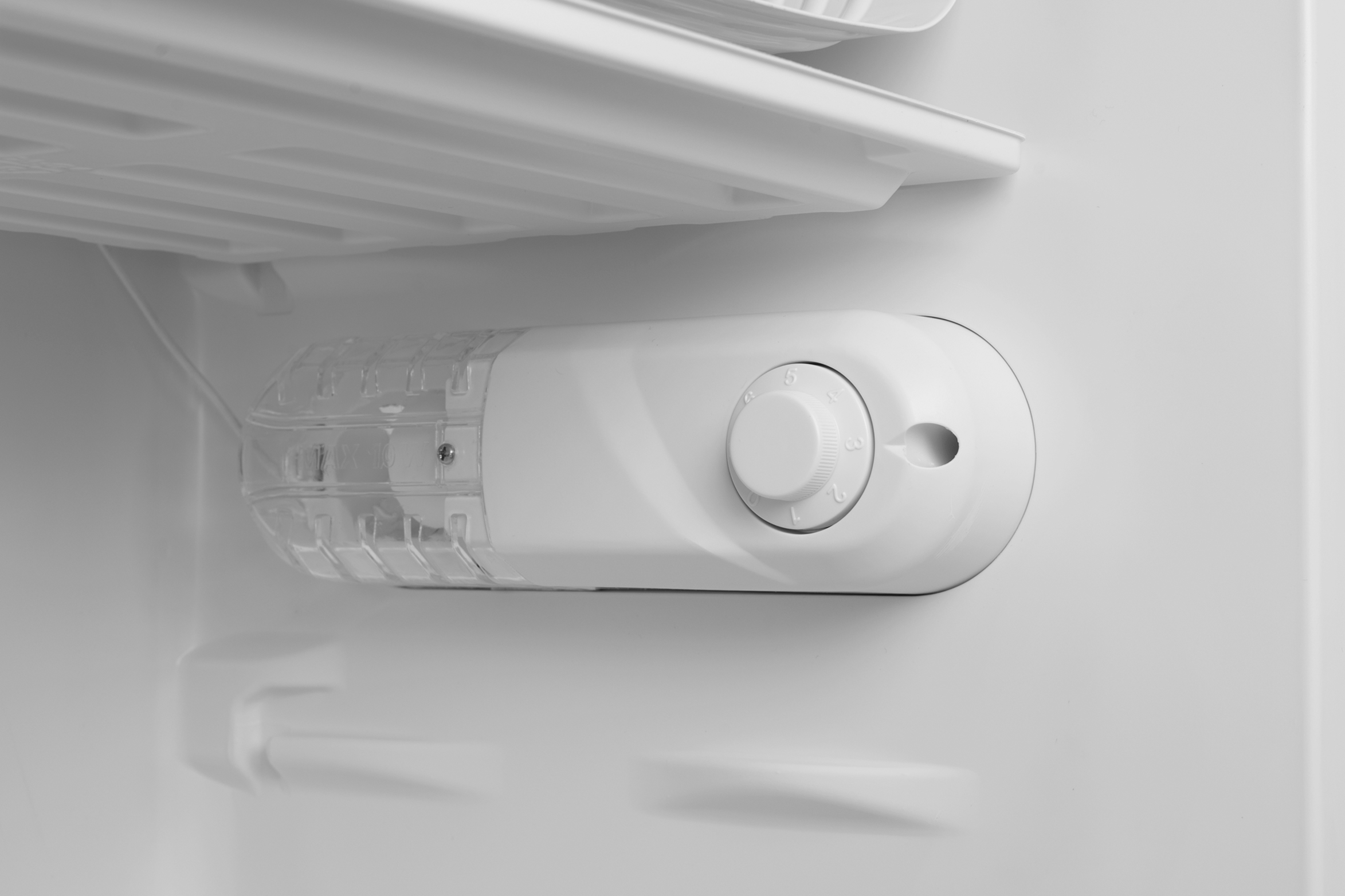 фото Холодильник з морозильною камерою Grifon DFT-85W