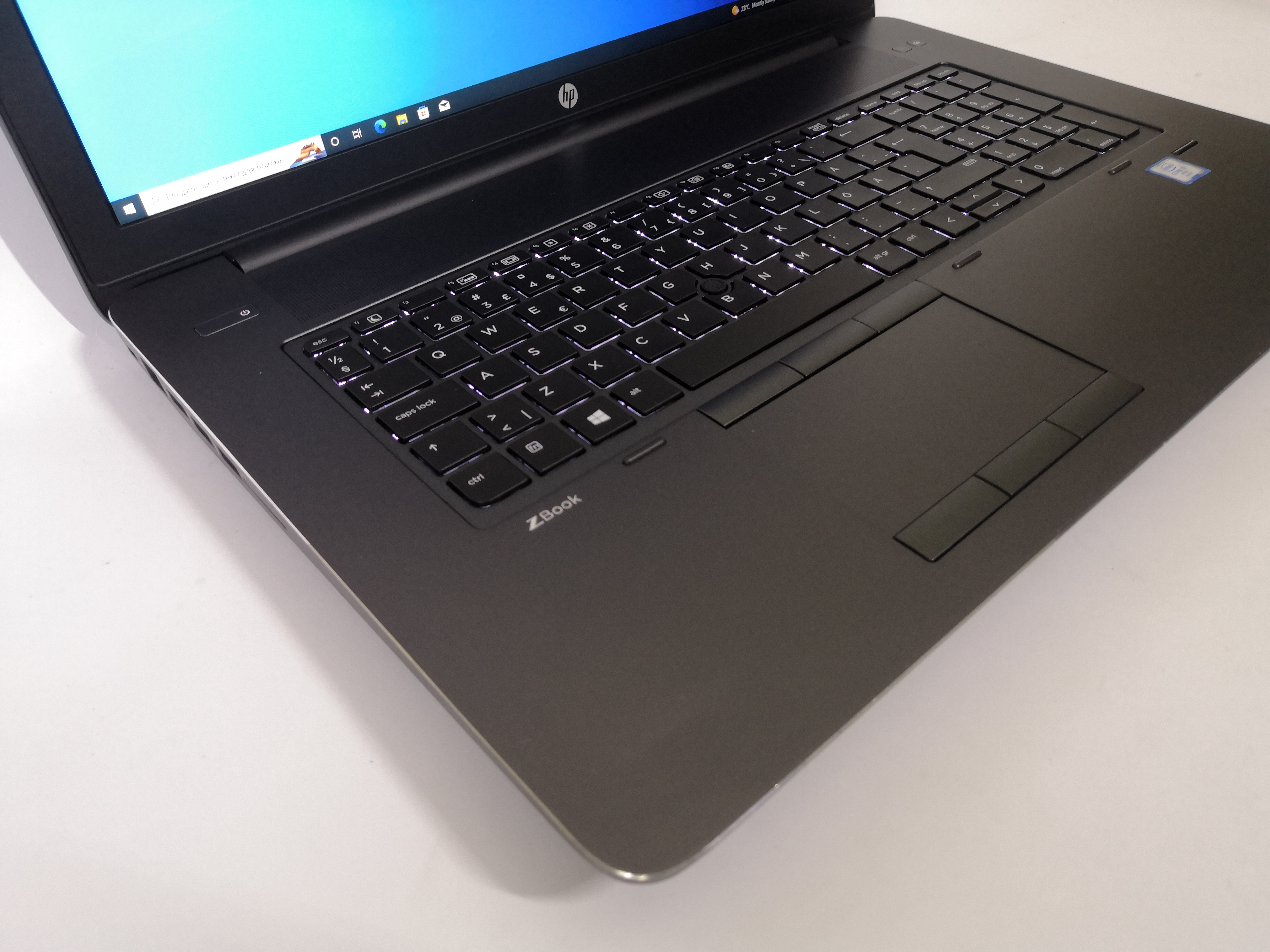 Ноутбук HP Zbook 17 G3 (HPZ17G3910) б.в