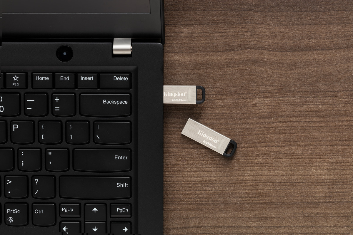 Флеш-накопичувач USB3.2 64GB Kingston DataTraveler Kyson Silver/Black (DTKN/64GB)