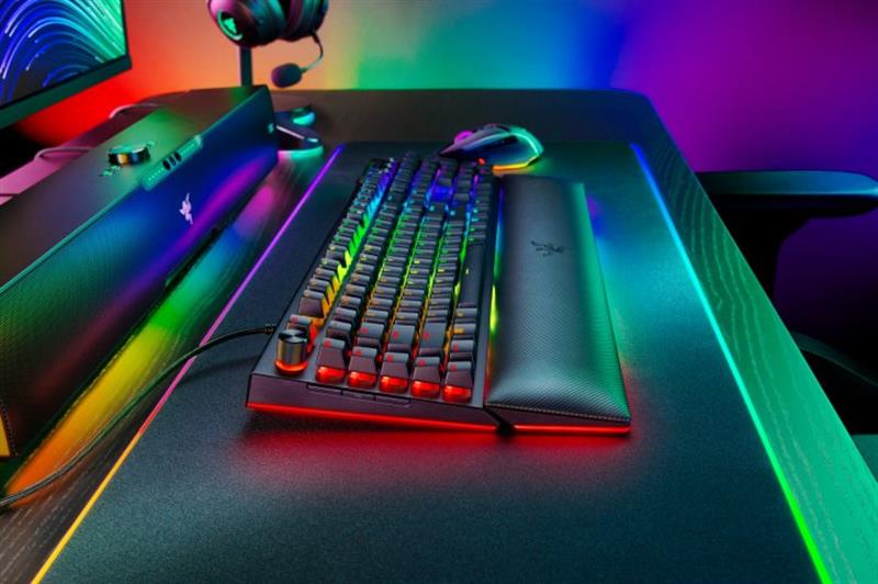 Клавіатура Razer BlackWidow V4 Pro Green Switch (RZ03-04680100-R3M1)