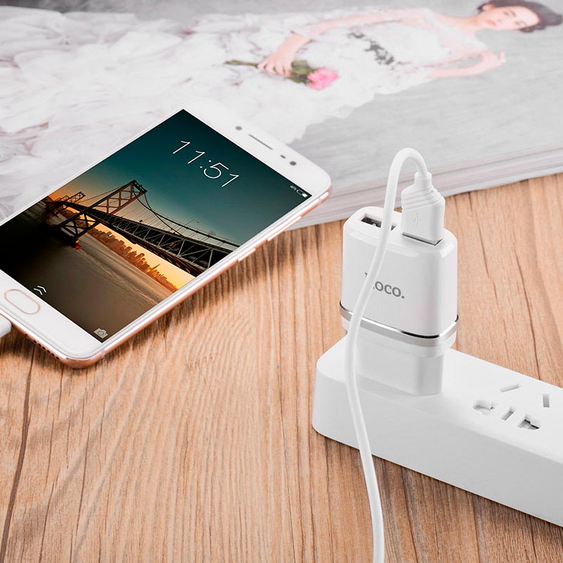 Мережевий зарядний пристрій Hoco C12 (2USB, 2.4А) White (C12MW) + кабель MicroUSB