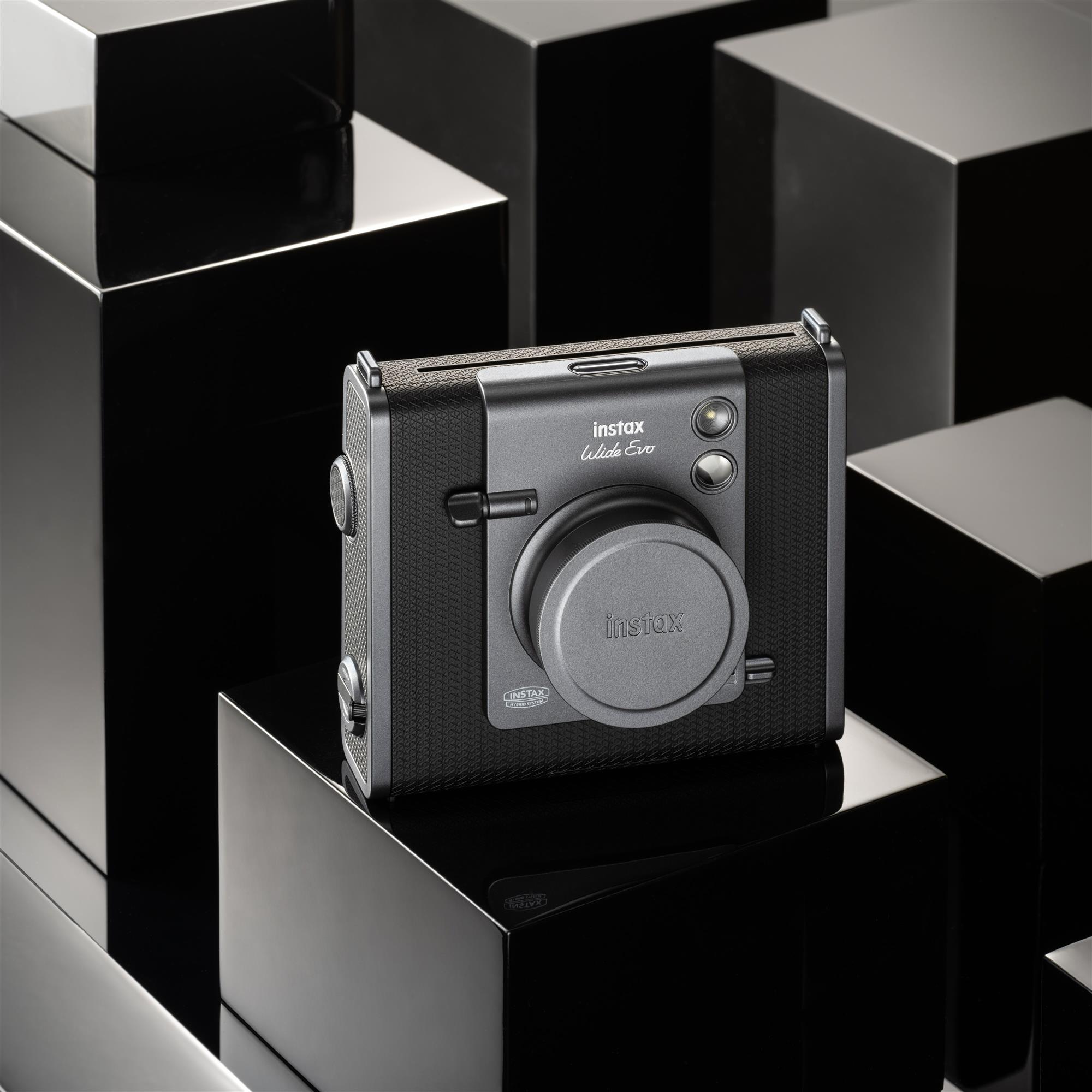 Камера моментальной печати Fujifilm Instax Wide Evo Black (16840933) Камера моментальной печати Fujifilm Instax Wide Evo Black (16840933)