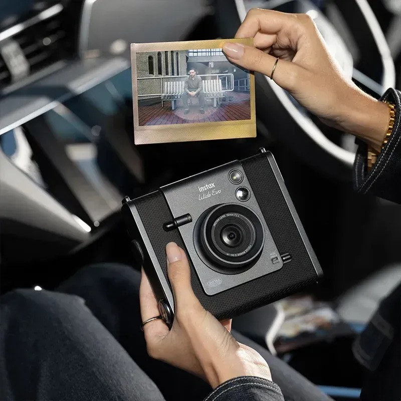 Камера моментальной печати Fujifilm Instax Wide Evo Black (16840933) Камера моментальной печати Fujifilm Instax Wide Evo Black (16840933)