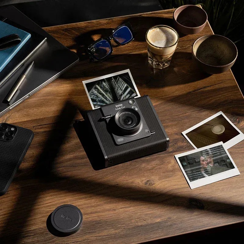 Камера моментальной печати Fujifilm Instax Wide Evo Black (16840933) Камера моментальной печати Fujifilm Instax Wide Evo Black (16840933)