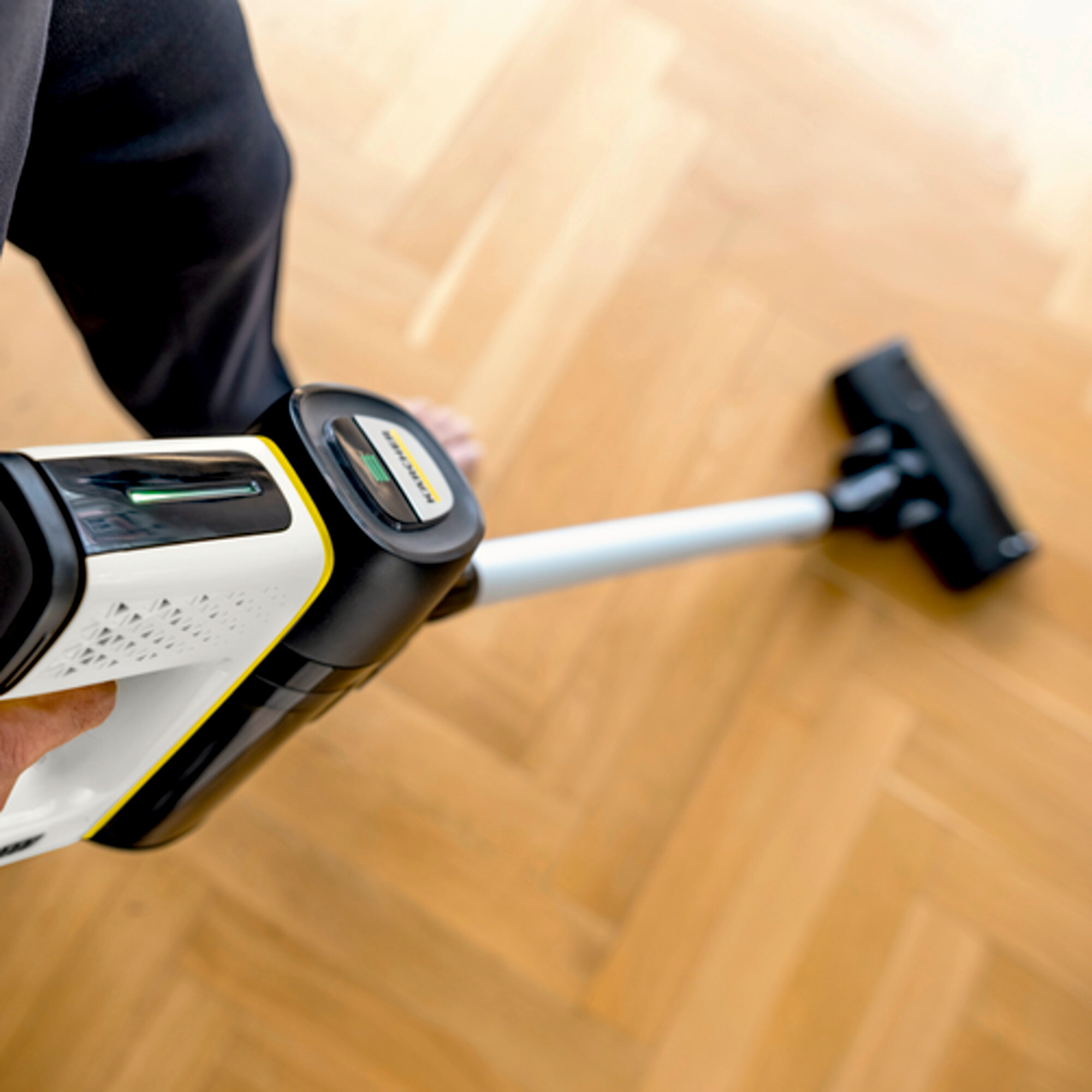 Аккумуляторный пылесос Karcher VC 7 Cordless YourMax (1.198-710.0)