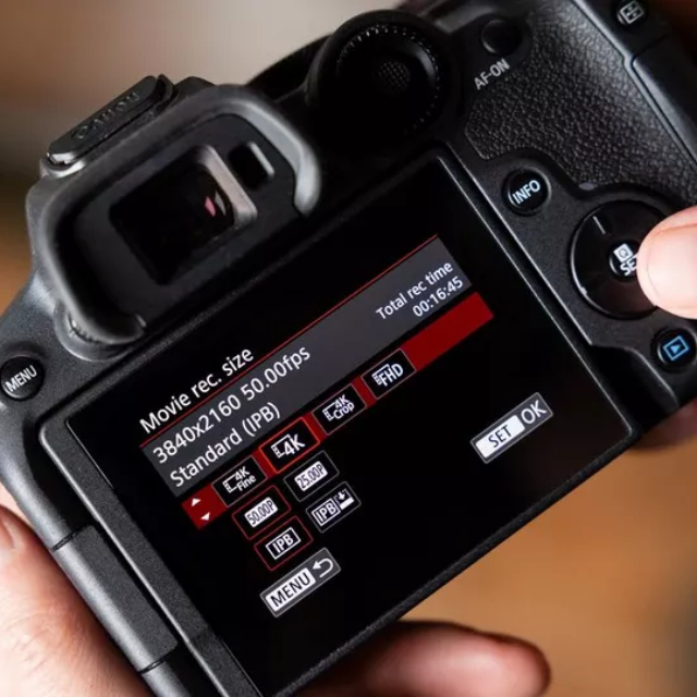 Цифровая фотокамера Canon EOS R7 Body (5137C041) Цифровая фотокамера Canon EOS R7 Body (5137C041)