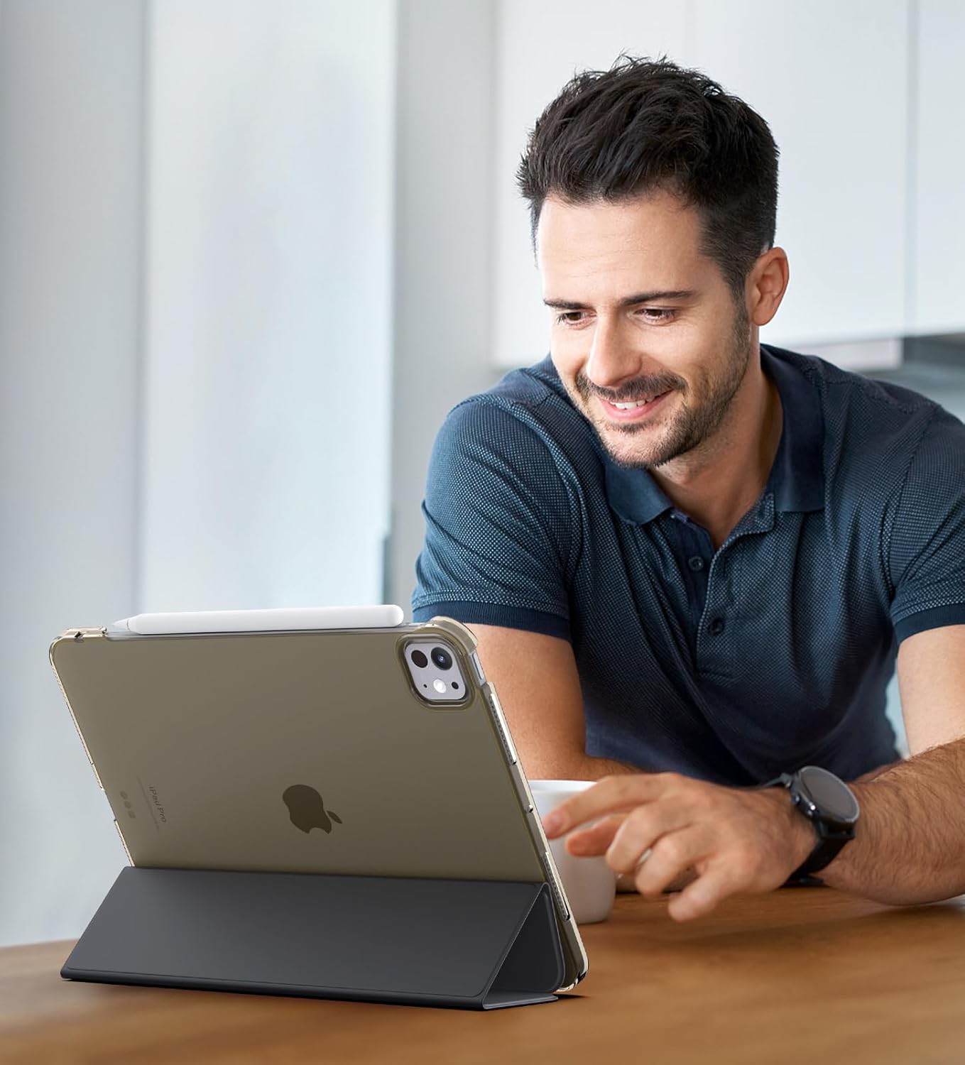 Чeхол-книжка BeCover Tri Fold Hard для Apple iPad Pro 11 Чeхол-книжка BeCover Tri Fold Hard для Apple iPad Pro 11