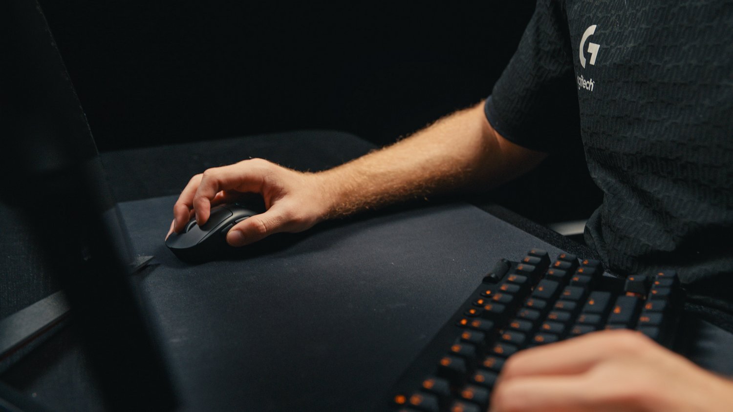 Мышь беспроводная Logitech G Pro X Superlight 2 Dex Pink (910-007373) Мышь беспроводная Logitech G Pro X Superlight 2 Dex Pink (910-007373)