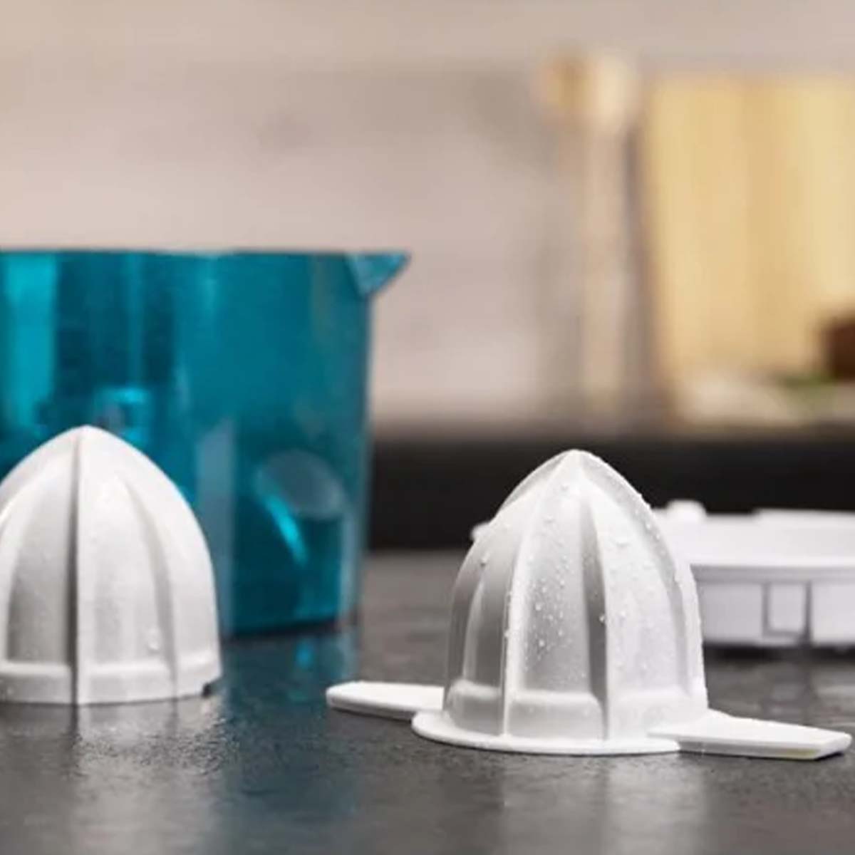 фото Соковитискач для цитрусових (цитрус-прес) Cecotec EssentialVita Adjust White electric juicer (CCTC-04147)