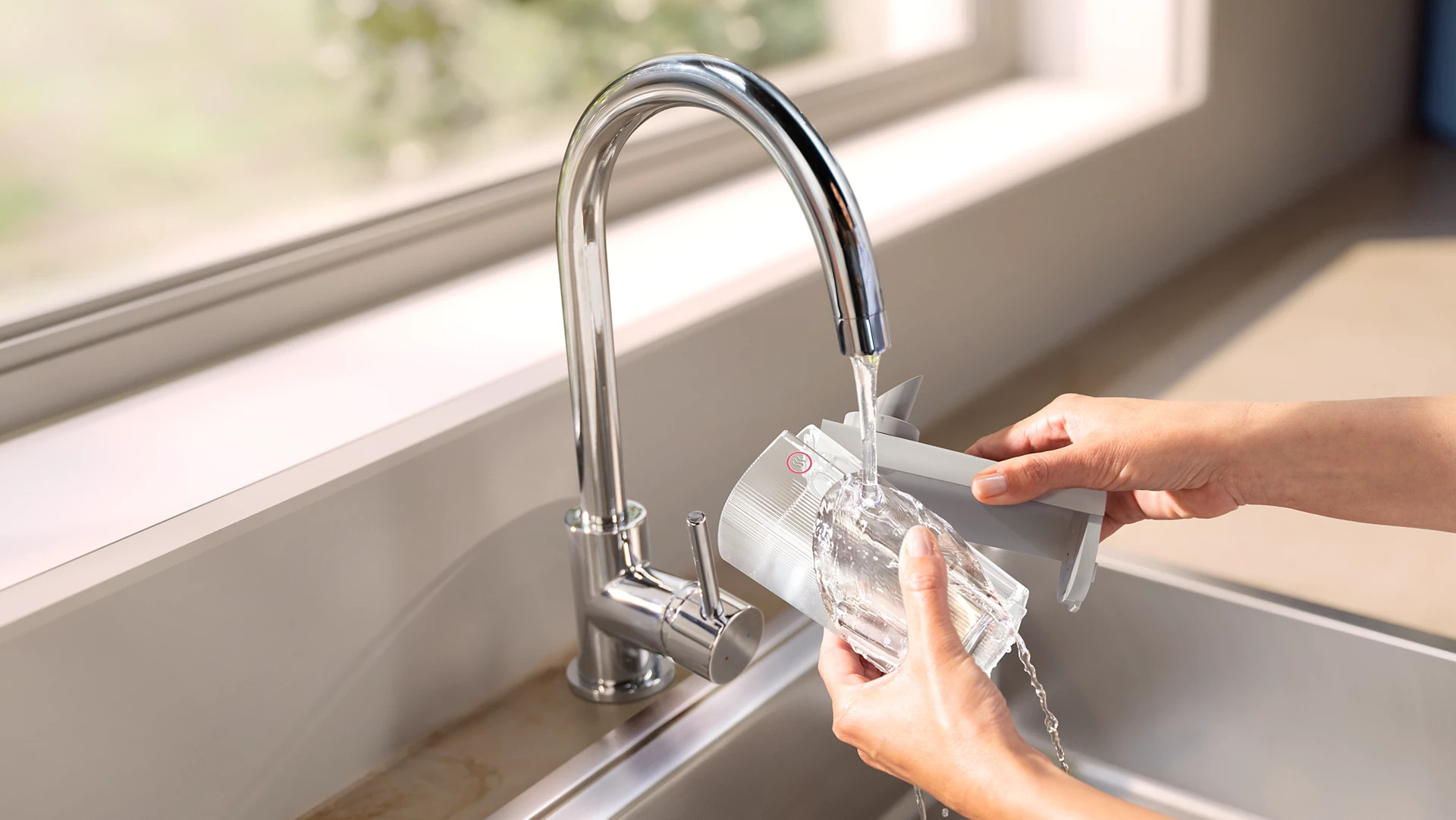 фото Кавомашина автоматична Philips LatteGo Pro Series 8000 Cafe Aromis EP8757/20