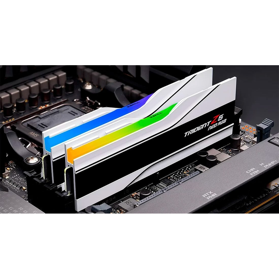 Модуль пам`ятi DDR5 2x16GB/6400 G.Skill Trident Z5 Neo RGB White (F5-6400J3239G16GX2-TZ5NRW) Модуль пам`ятi DDR5 2x16GB/6400 G.Skill Trident Z5 Neo RGB White (F5-6400J3239G16GX2-TZ5NRW)